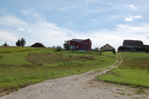 Huset set fra enden af grunden